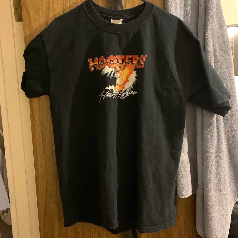 Mens Graphic black Hooters t shirt